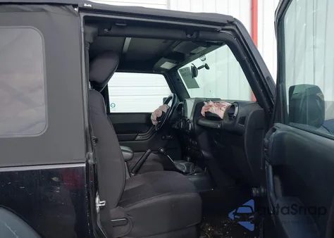 2013 Jeep Wrangler Sport z USA, uszkodzony, nr VIN 1C4AJWAG4DL664855